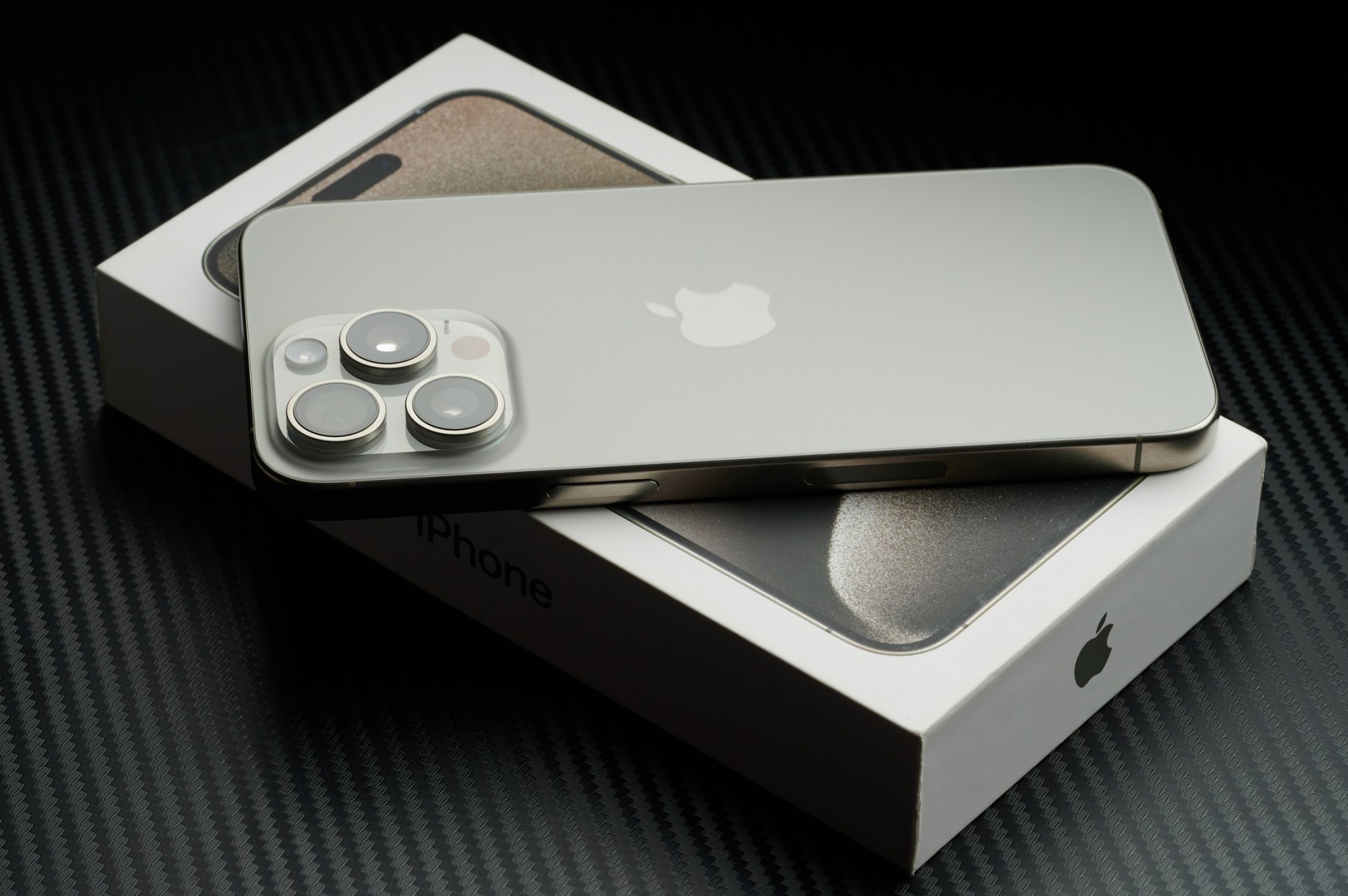 Apple ar putea extinde funcţiile de conectivitate prin satelit disponibile pe iPhone