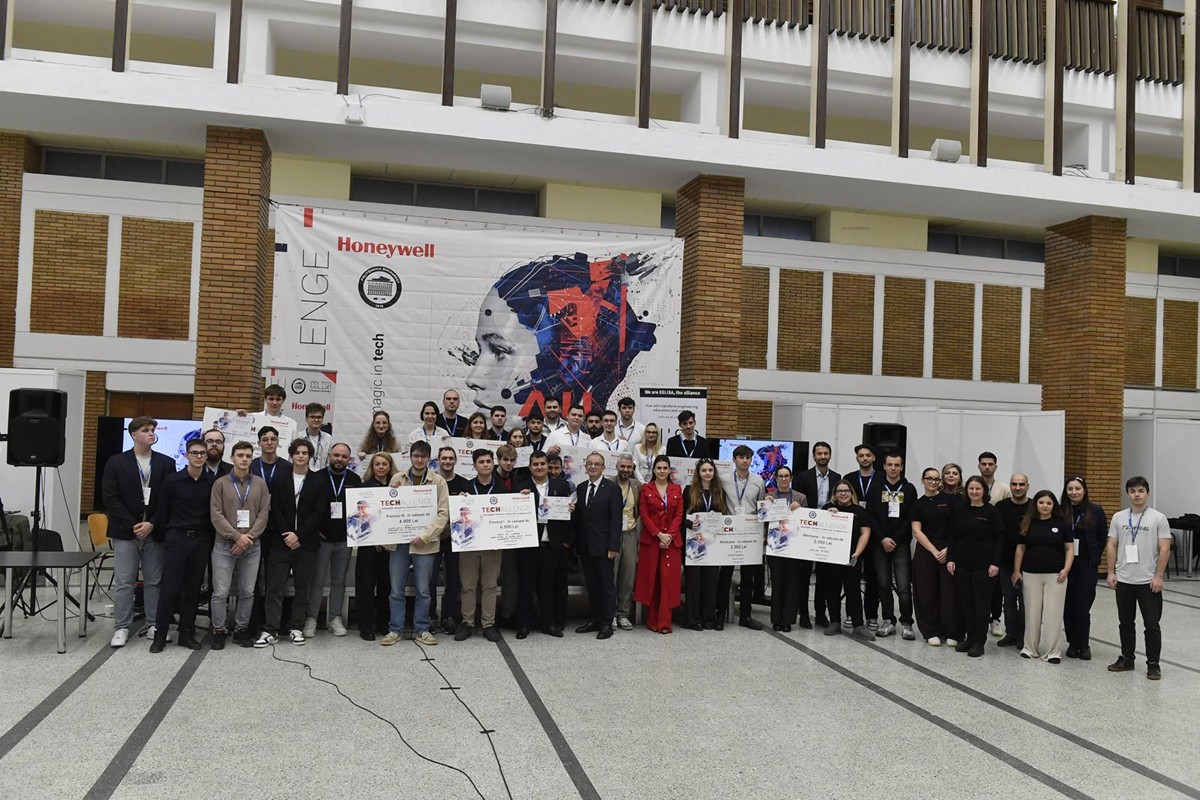 Două echipe de liceeni și studenți români au câștigat o competiție IT, organizată de compania americană Honeywell la Politehnica București
