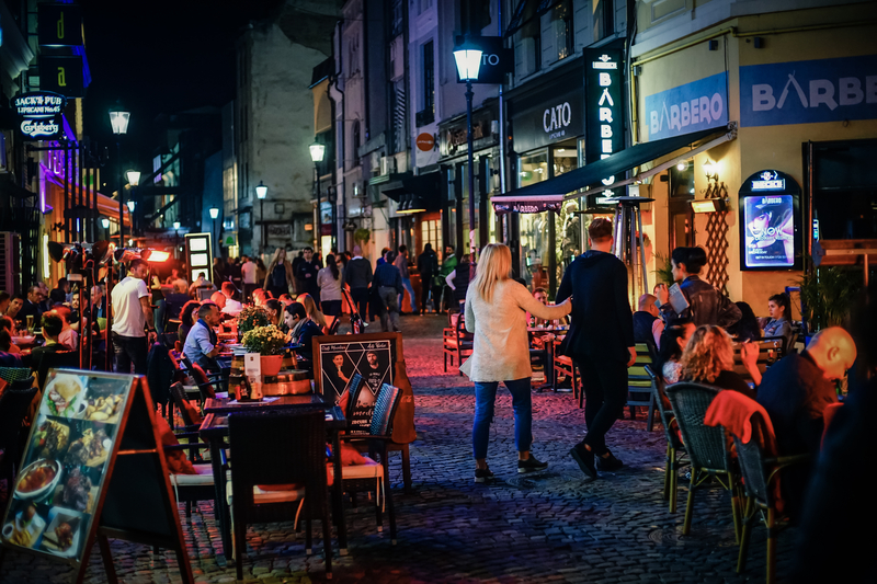 Turisti în Centrul Vechi din Bucuresti - imagine generica