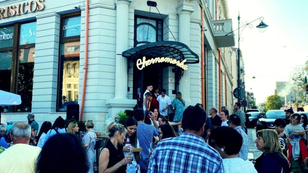 În 2022, Chernomorka a mai deschis un restaurant la Constanța, în Piața Ovidiu, din centrul istoric al orașului/FOTO: Facebook Chernomorka Romania