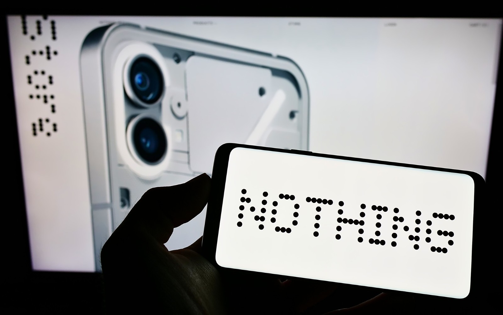 Startup-ul de telefoane Nothing caută să strângă 5 milioane dolari de la comunitatea sa de utilizatori