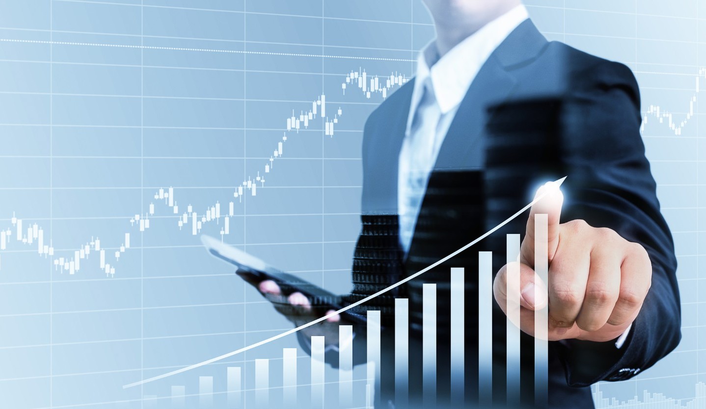 Înscrieri: Program pentru antreprenorii români tineri care vor să-și extindă afacerea la nivel internațional