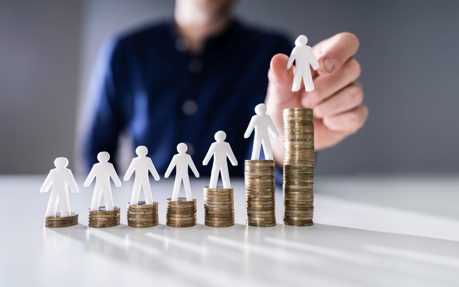 Firmele din România și UE trebuie să-și publice nivelurile salariale până în iunie 2026. Top salarii și beneficii (platformă de recrutări)