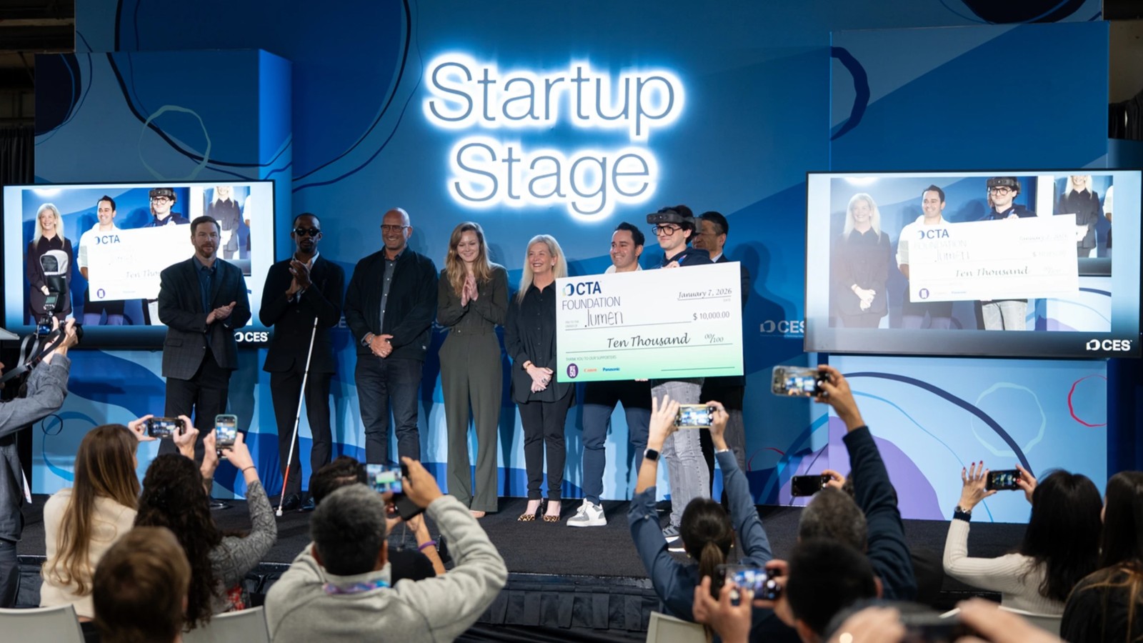 Românii de la .lumen (dotLumen), premiați din nou la CES, în Las Vegas