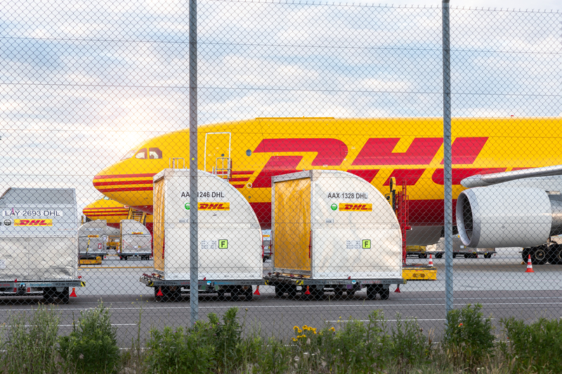 Avion DHL cargo