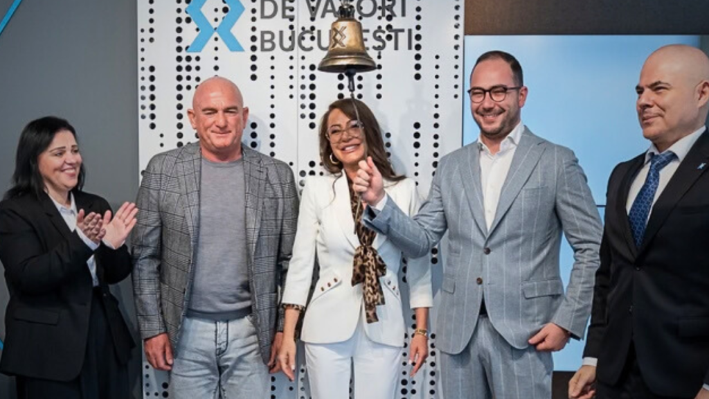 Familia Timiș (cei 3 din centrul imaginii)