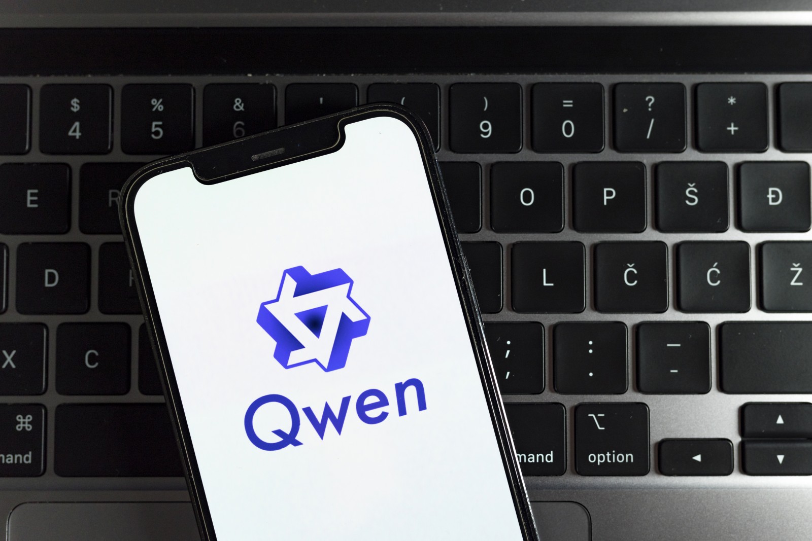 Chinezii de la Alibaba lansează o nouă versiune a inteligenței artificiale Qwen