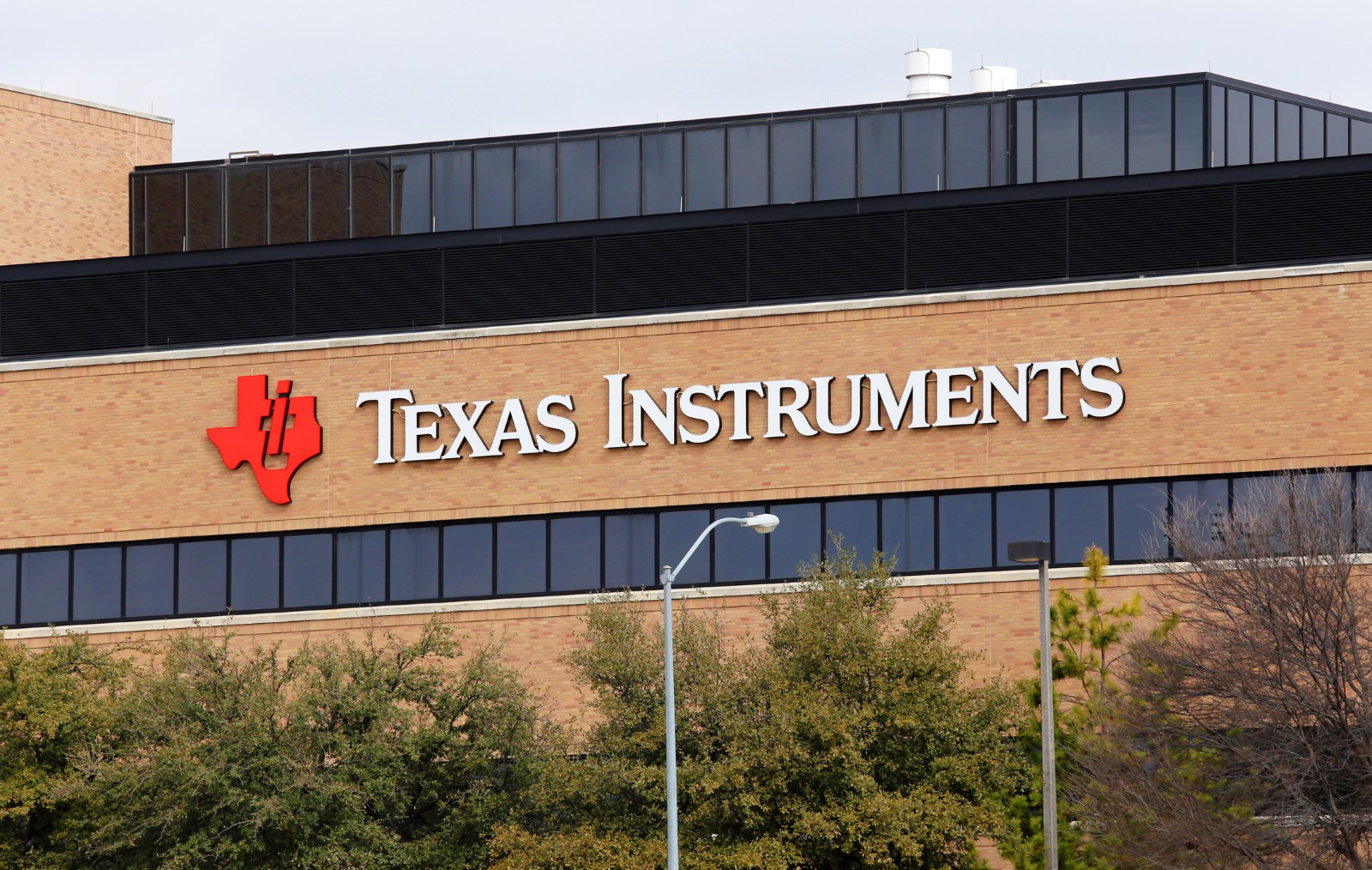 Achiziție de 7,5 miliarde dolari în IT-ul mondial: Colosul în semiconductori Texas Instruments cumpără Silicon Labs