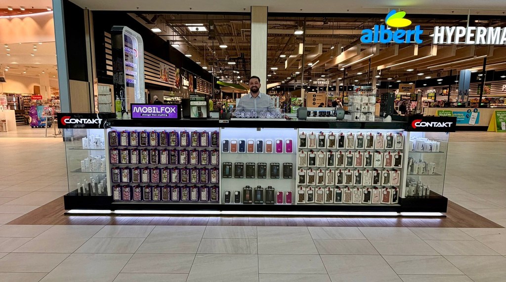 Eduard Tudose, Director Național de Vânzări, Contakt, la noul magazin din Praga