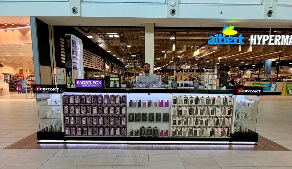 Eduard Tudose, Director Național de Vânzări, Contakt, la noul magazin din Praga