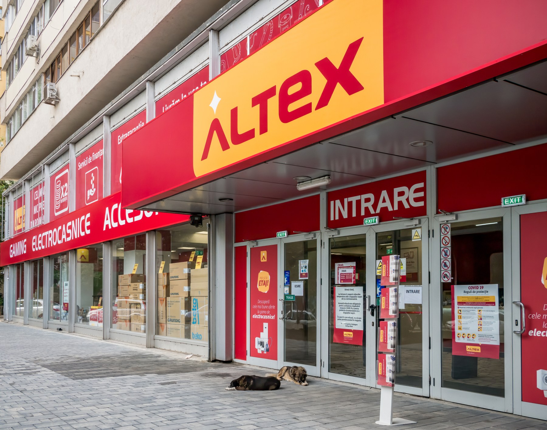 GDPR România: Magazinele Altex, amendate cu 8.000 EUR după mai multe plângeri