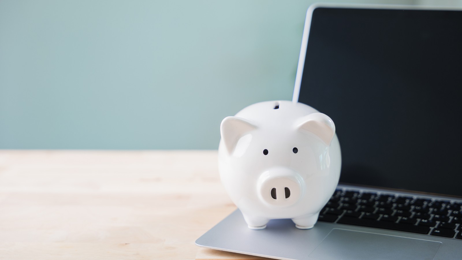 S-au deschis înscrierile la Investment School, proiect derulat de VIP România pentru tinerii pasionați de investiții și economie