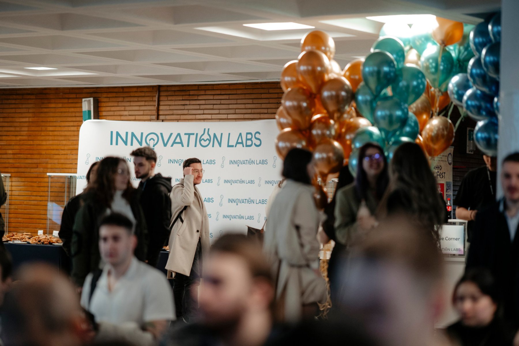 Listă: Un robot autonom pentru detectarea și stingerea incendiilor, o dronă agricolă, un inel inteligent și alte idei de afaceri calificate la Innovation Labs 2026