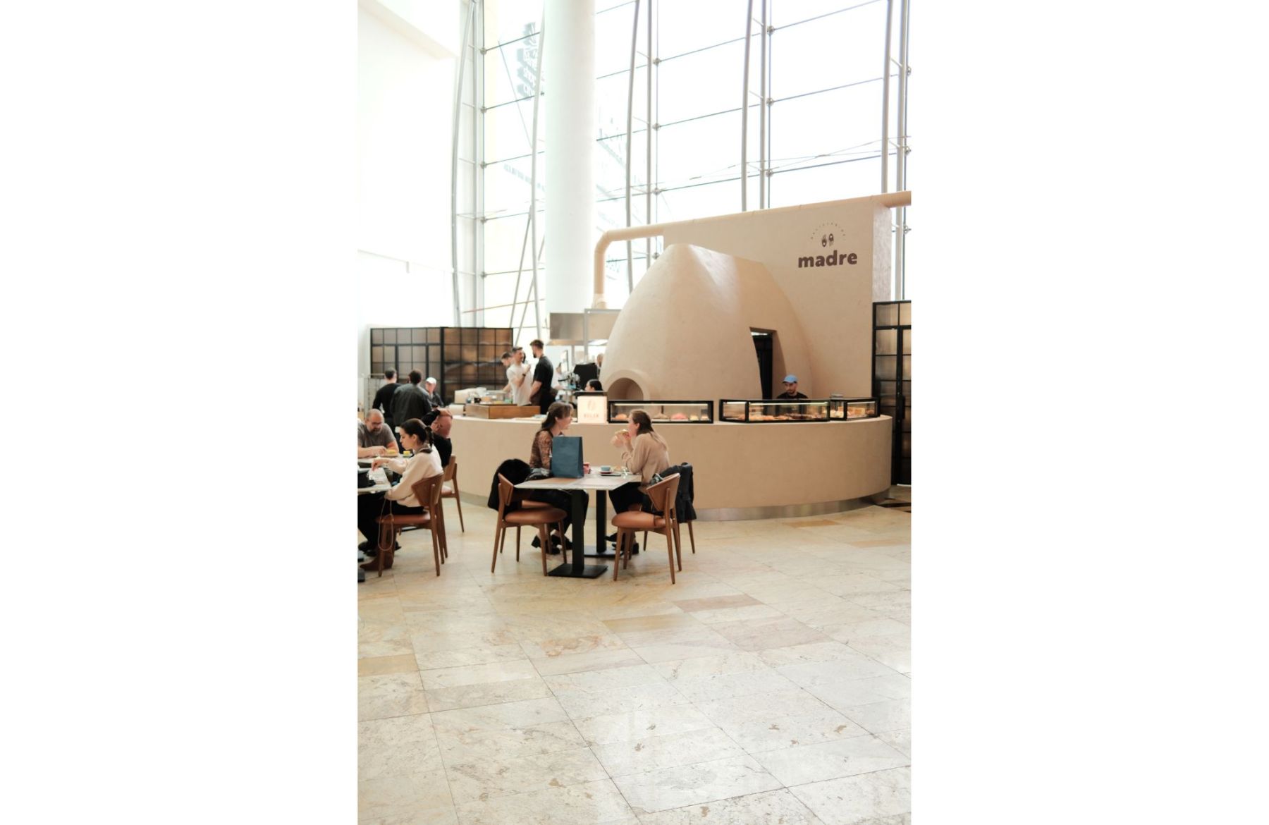 Nou restaurant deschis într-un mare mall din București, cu o investiție de 400.000 EUR