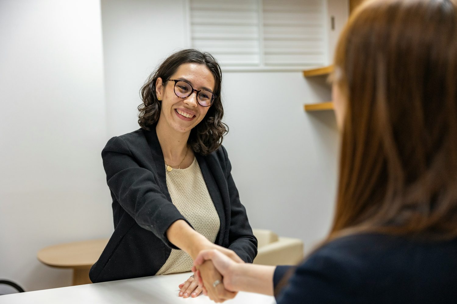 Startup-urile și IMM-urile recrutează mai ușor decât corporațiile. Ce se schimbă pe piața muncii în 2026
