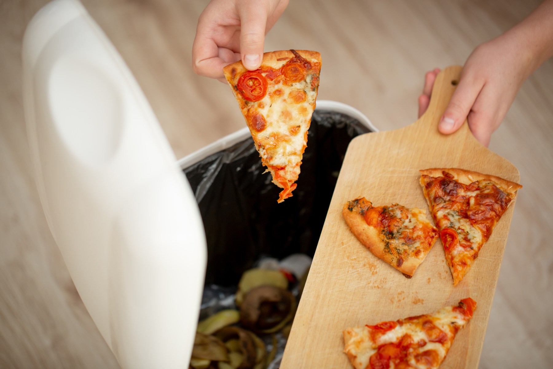 Termen 2026: Firmele trebuie să raporteze cum au redus risipa alimentară, altfel riscă amenzi de până la 40.000 lei. Ce documente trebuie pregătite și raportate