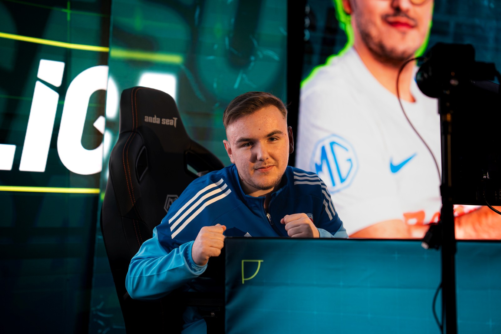 8 echipe de fotbal virtual se luptă pentru trofeul eSuperliga, la Circul Metropolitan din București