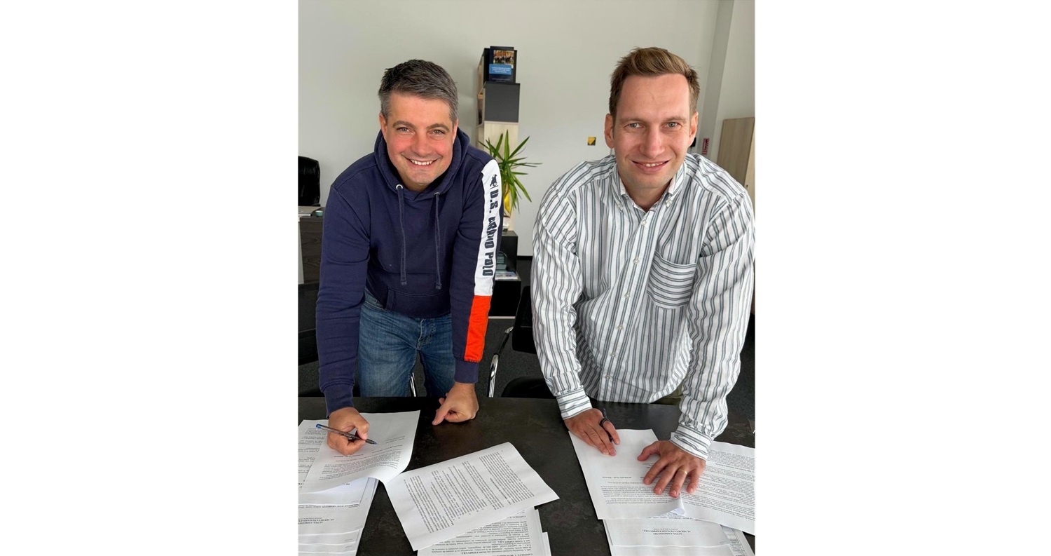 FOTO Cluj: Doi antreprenori inaugurează o spălătorie auto complet automată, cu o investiție de 500.000 EUR, și mai vor să aloce 1 milion EUR