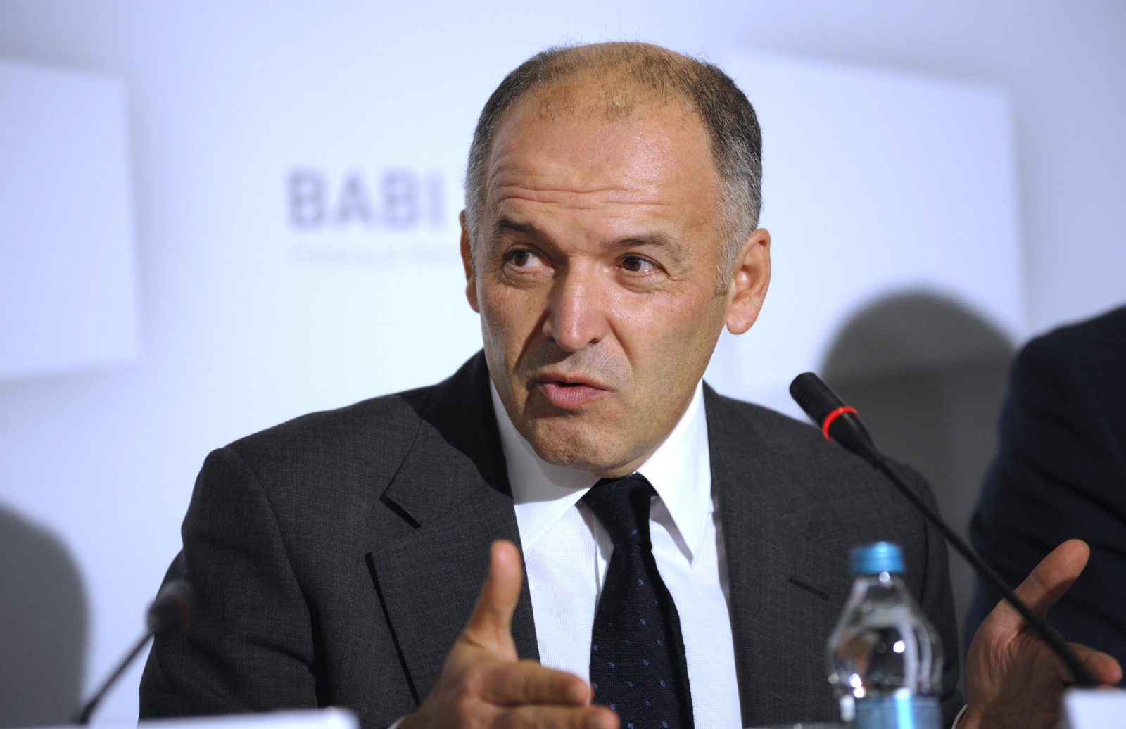 Un miliardar ucrainean cumpără o fabrică românească de țevi din oțel