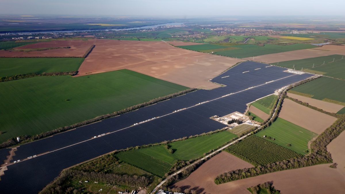 300 milioane dolari într-un fost aeroport de la granița cu România: Rezolv Energy a pornit unul dintre cele mai mari parcuri fotovoltaice din Bulgaria