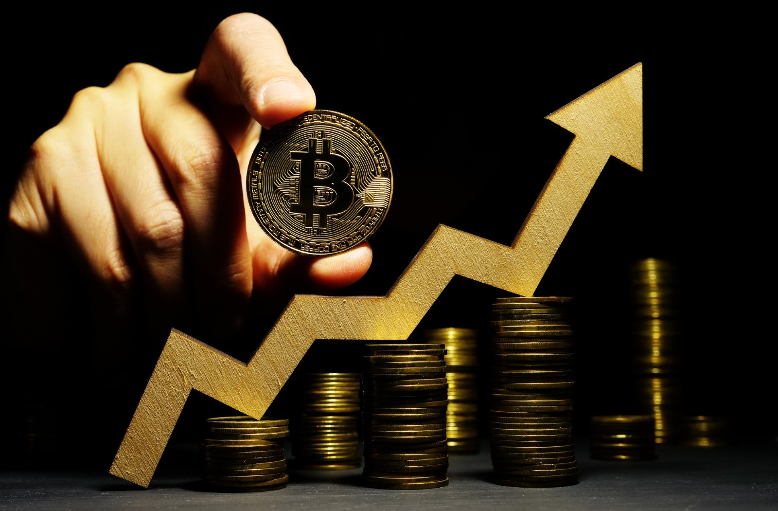 Crypto în aprilie 2026: Piața a crescut cu peste 8%, iar Bitcoin s-a apropiat de 80.000 dolari (analiză)