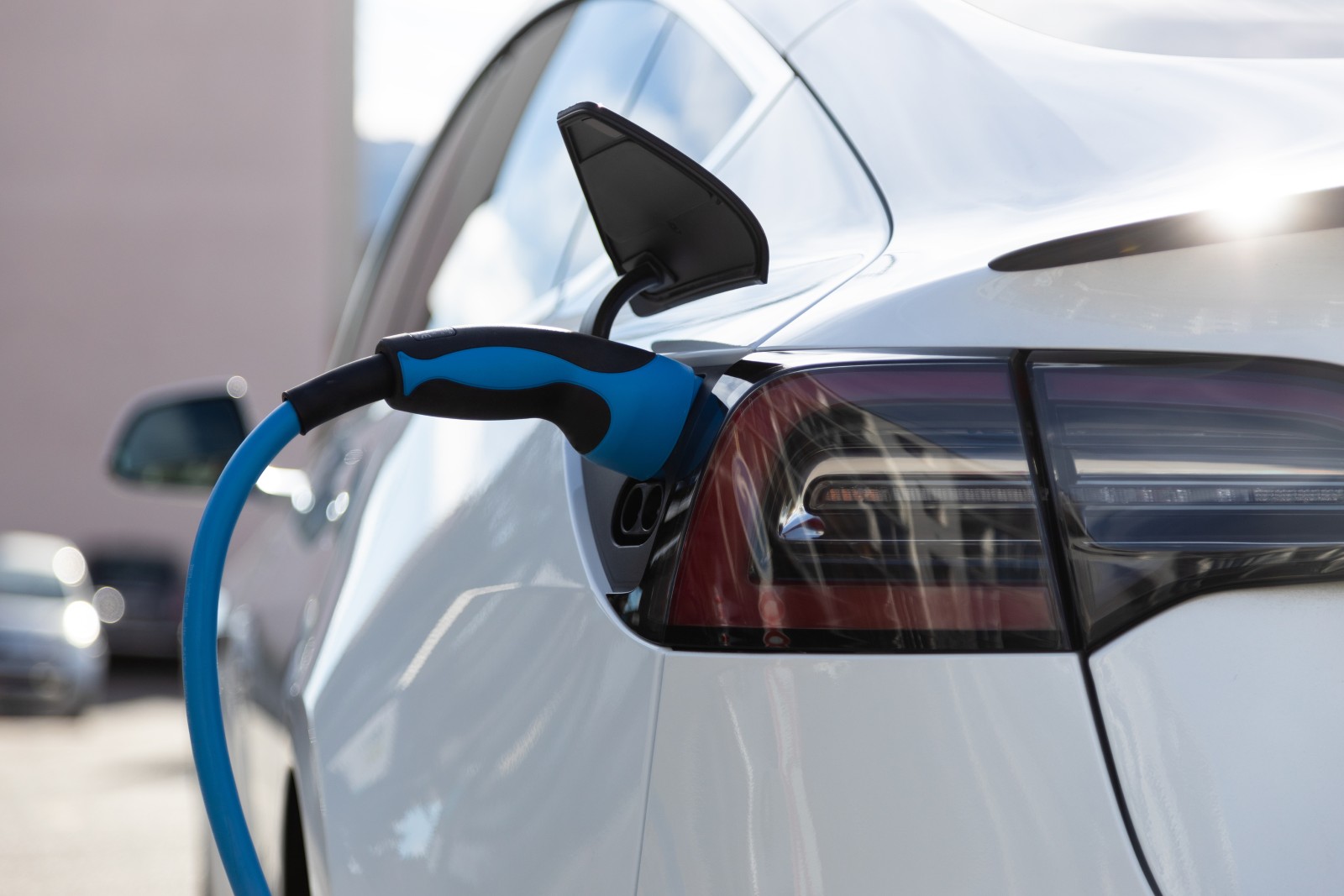 Piața de mașini electrice din România a crescut cu 113% în aprilie 2026, față de 2025. TOP vehicule electrice înmatriculate în țară (analiză)