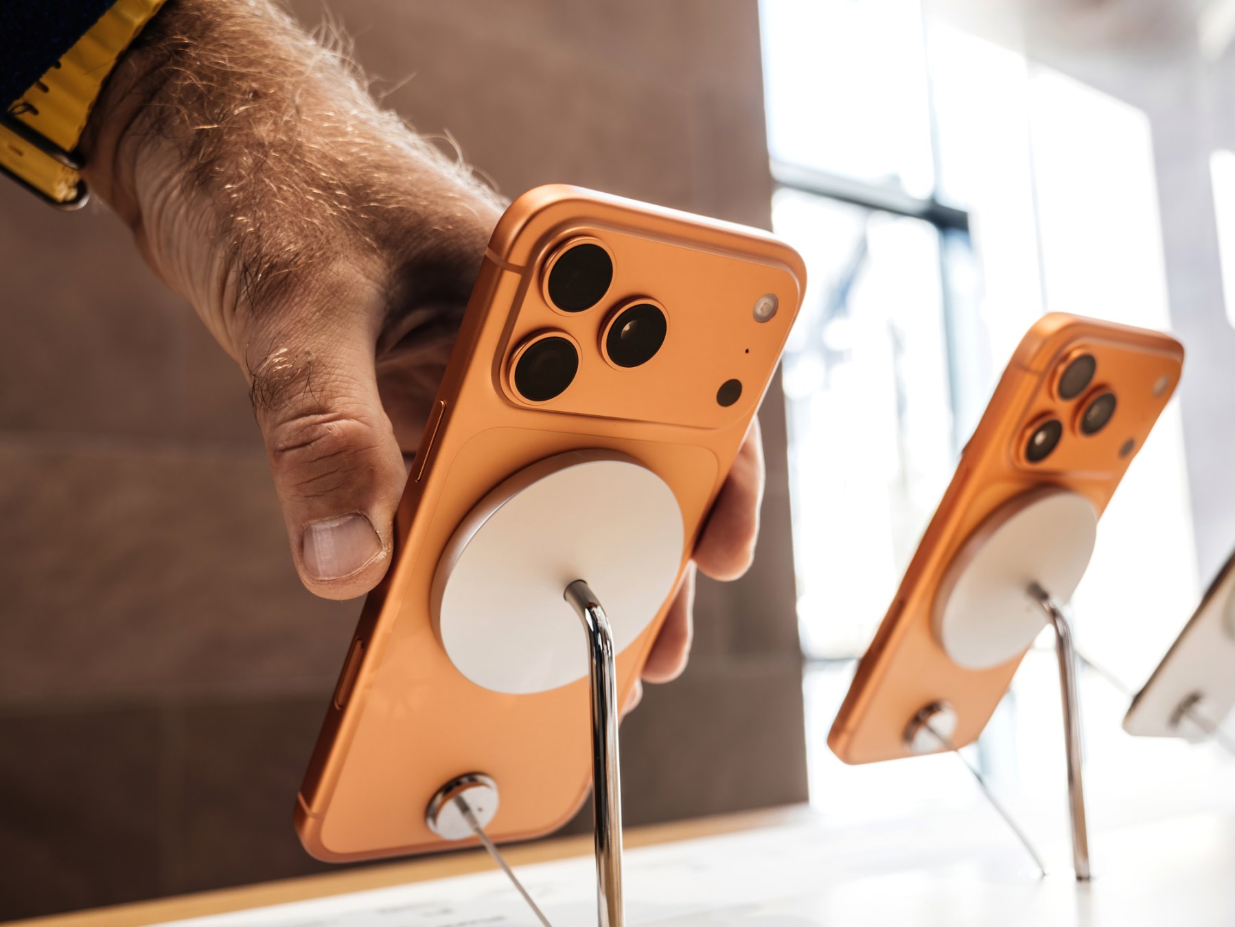 Platforma românească de gadgeturi SH Flip.ro, parteneriat cu iSTYLE: Program de buyback pentru telefoane vechi, disponibil în magazine și online