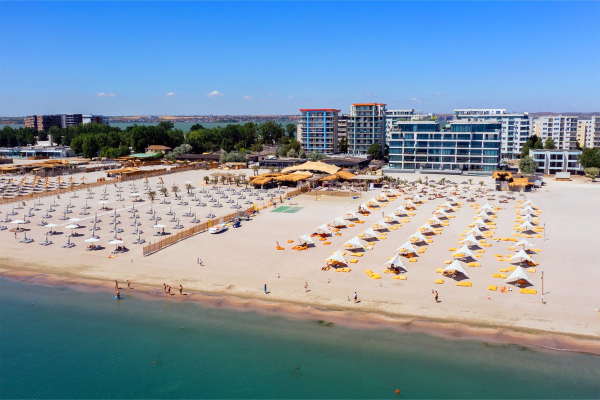 Dronele și tensiunile de la Marea Neagră intră în ecuația sezonului estival. Mediul de afaceri de pe litoral cere Guvernului informații clare privind siguranța turiștilor
