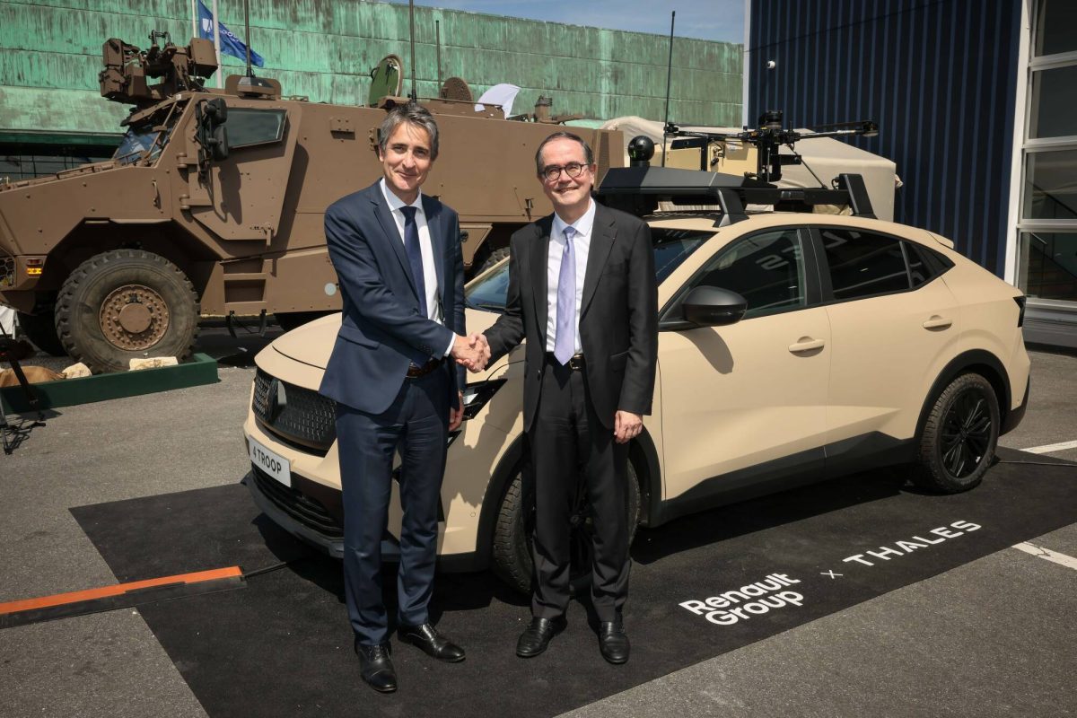 Proprietarul Dacia va produce drona de 5 kilograme care poate fi transportată de un singur militar și poate lovi ținte la peste 30 km distanță. Alianță strategică Renault-Thales (FOTO+VIDEO)