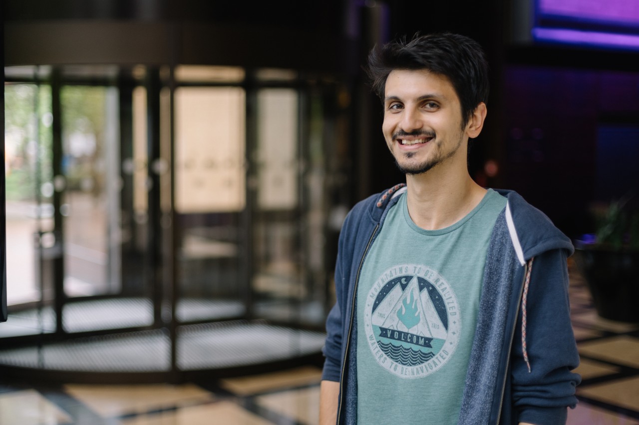 Românul care construiește o tehnologie AI cu zero tokeni în execuție. Startup-ul german la care este lider tehnic a atras 5,7 milioane EUR