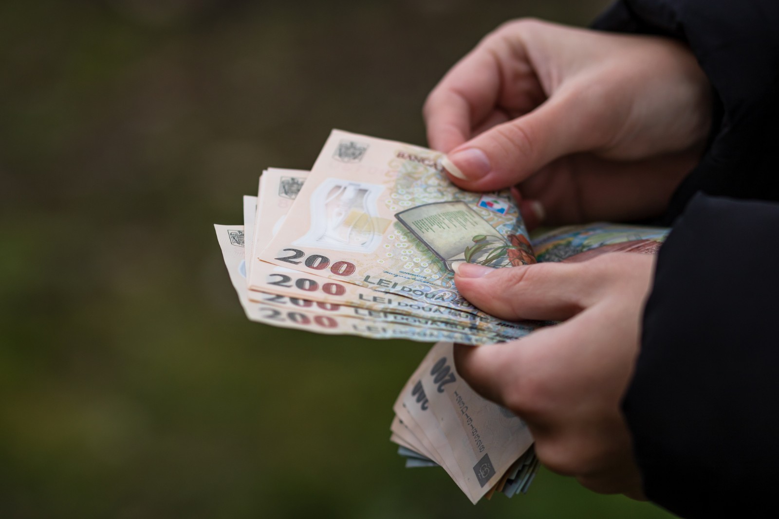 Transparență salarială 2026: 4 din 10 anunțuri de angajare au intervalul salarial afișat (platformă de recrutare)