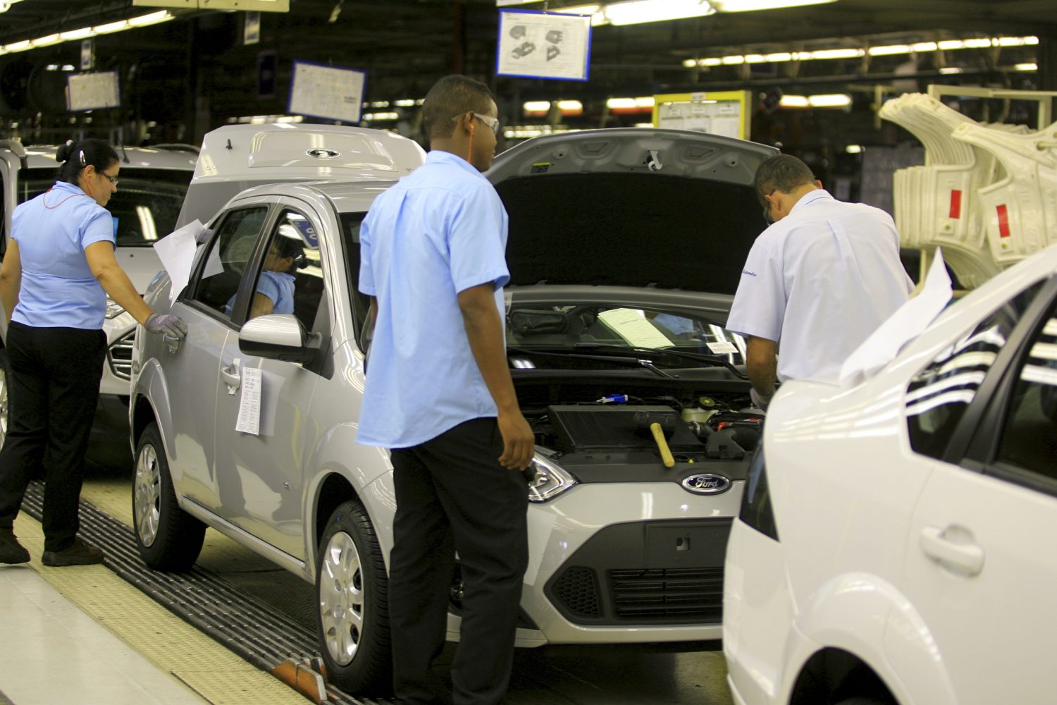 AI nu i-a putut înlocui. Ford a readus 350 de ingineri veterani după ce inteligența artificială a ratat verificările de calitate