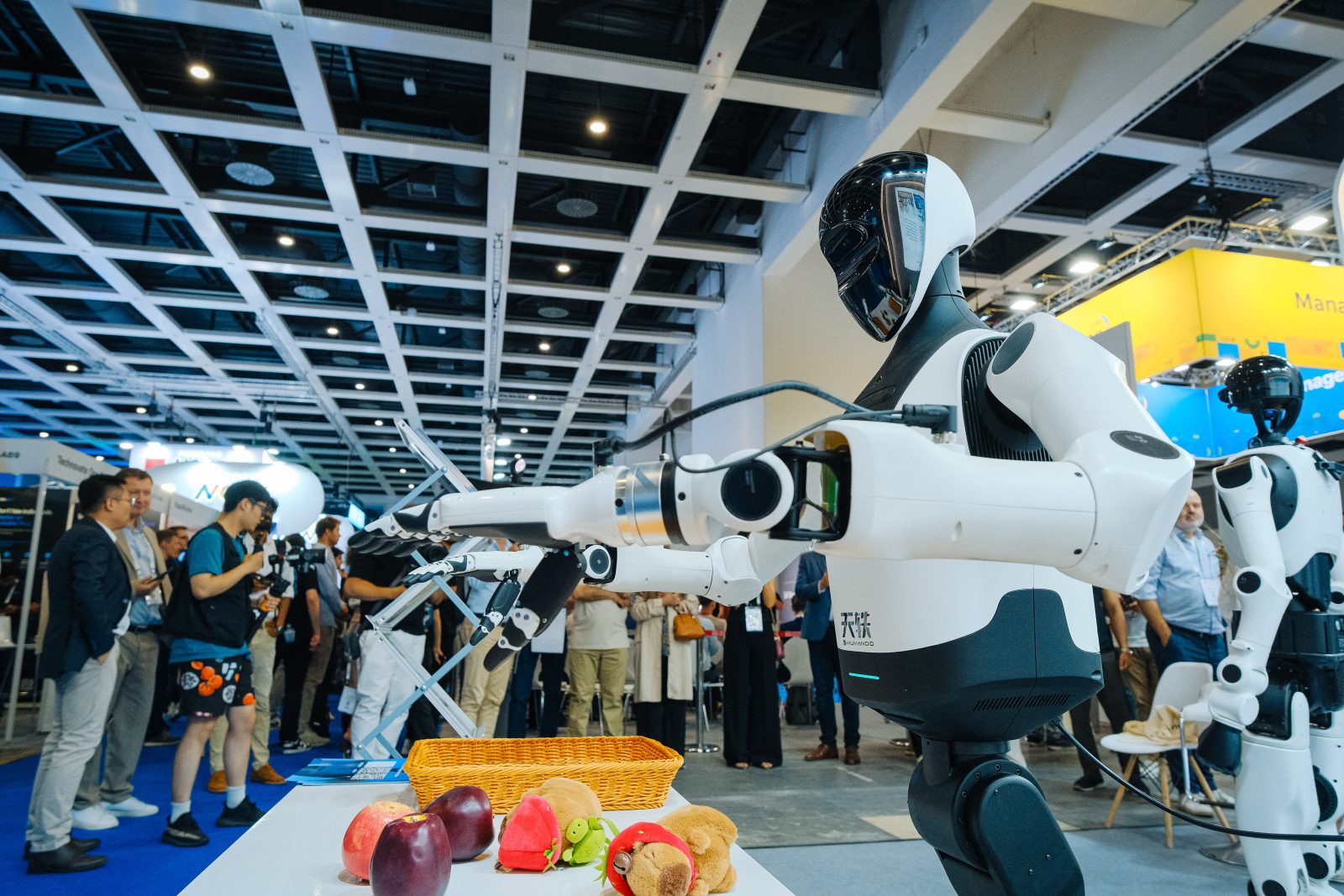 Mașinile fără șofer, roboții cu inteligență artificială și tehnologiile viitorului ocupă un loc central la GITEX AI EUROPE