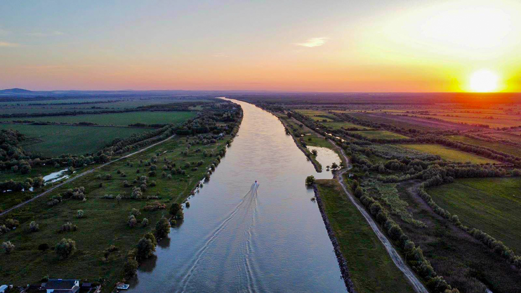 FOTO. Insulă privată cu resort în Delta Dunării, de vânzare la mai puțin de jumătate din prețul inițial