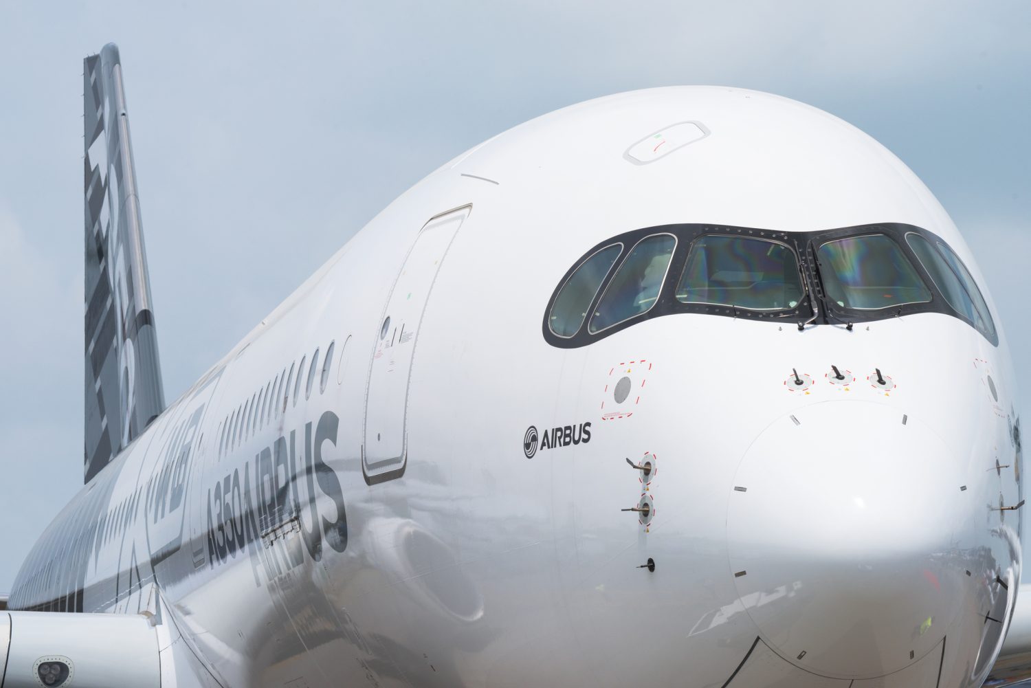 Airbus vrea să cumpere 6 furnizori spanioli de piese pentru avioane. Tranzacția este analizată și în România