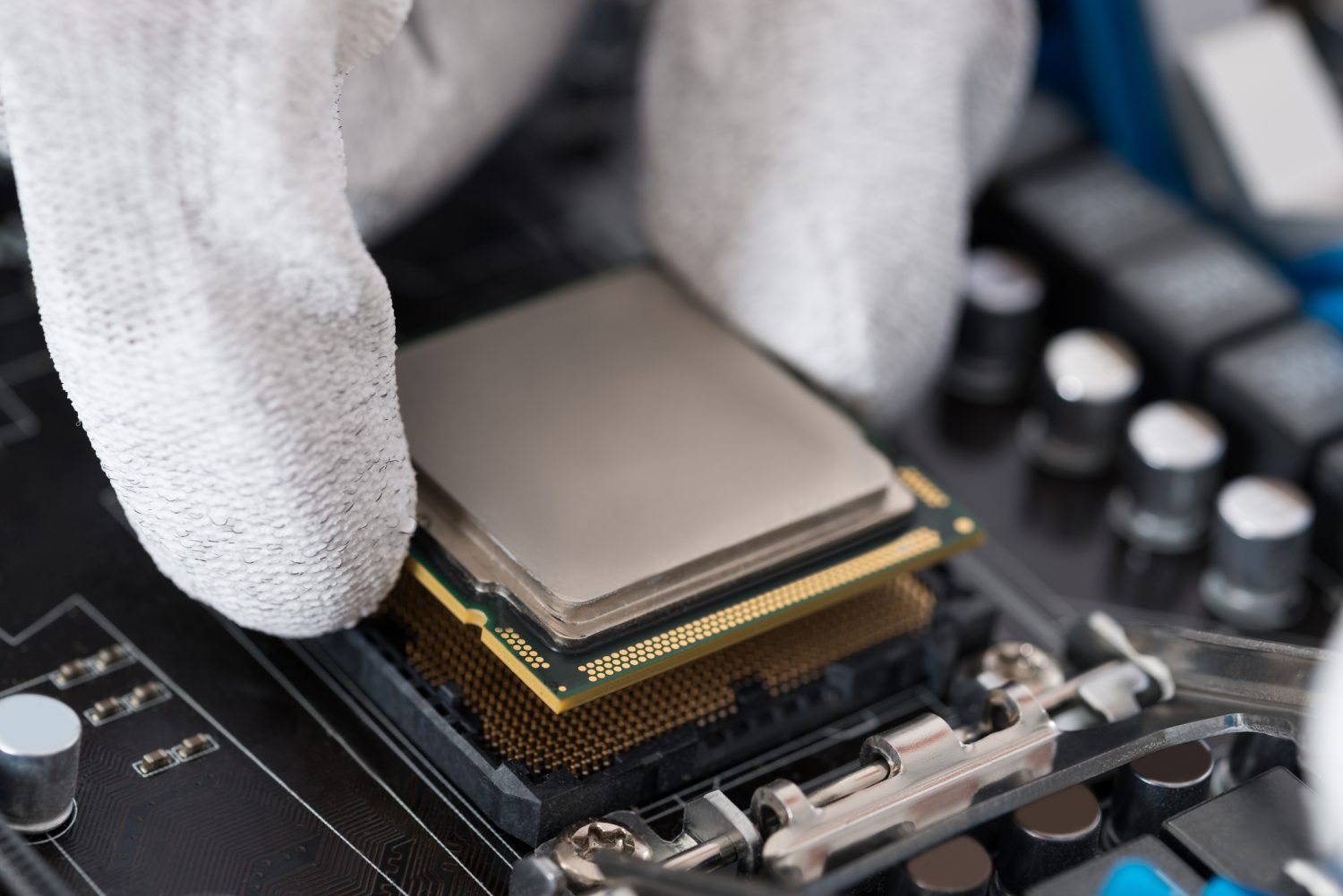 Tranzacție de 7,5 miliarde de dolari pe piața cipurilor, autorizată în România. Texas Instruments preia Silicon Labs