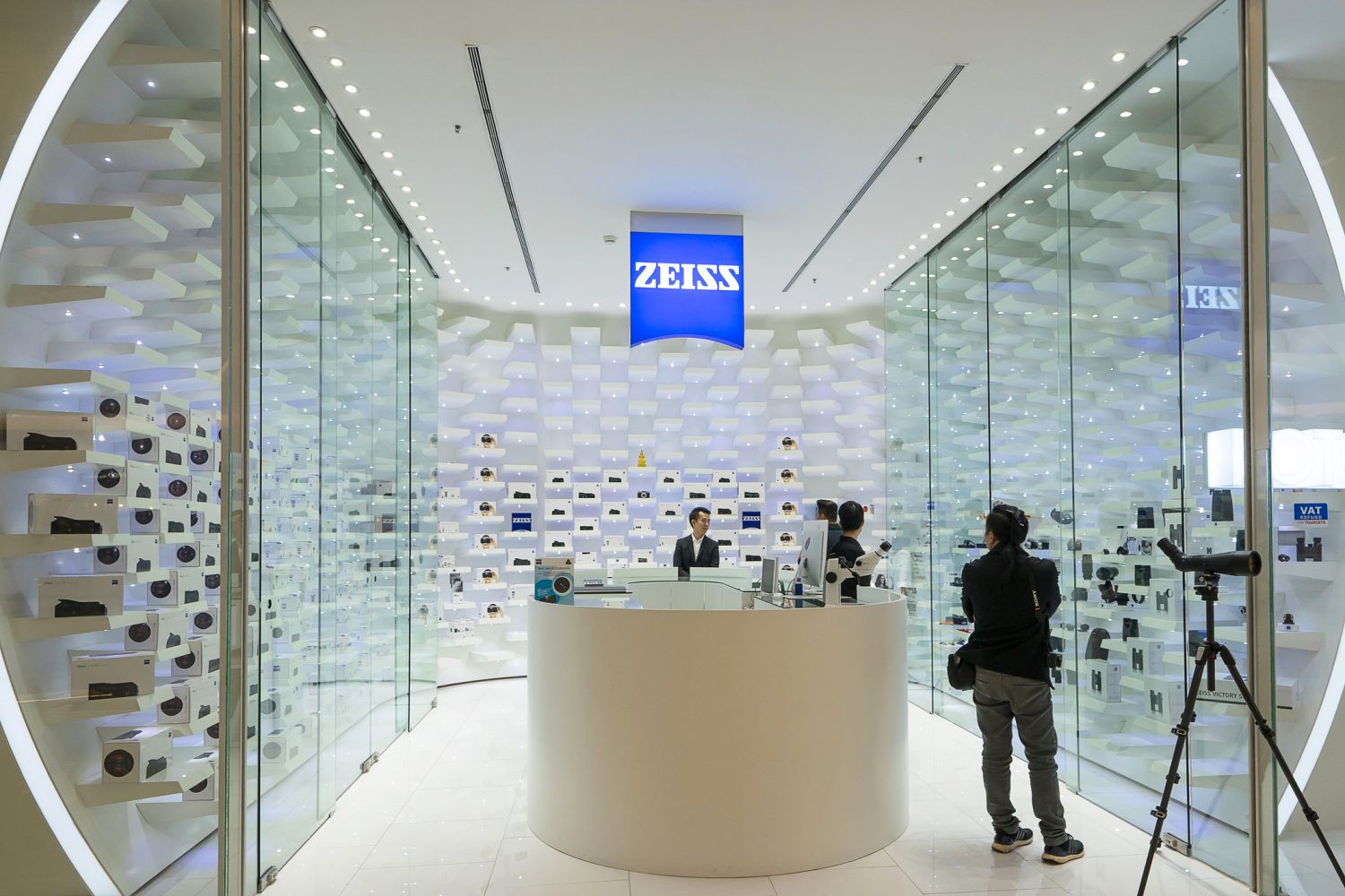 Grupul german ZEISS cumpără o firmă românească de optică, cu afaceri de aproape 10 milioane EUR