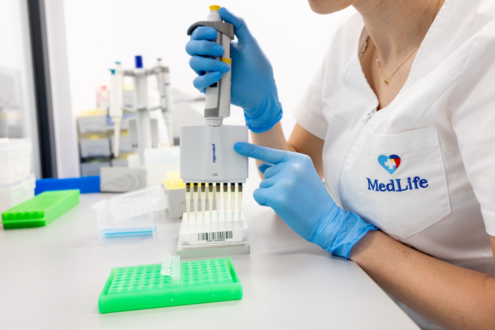 MedLife cumpără majoritar o companie orădeană specializată în teste moleculare și anatomie patologică