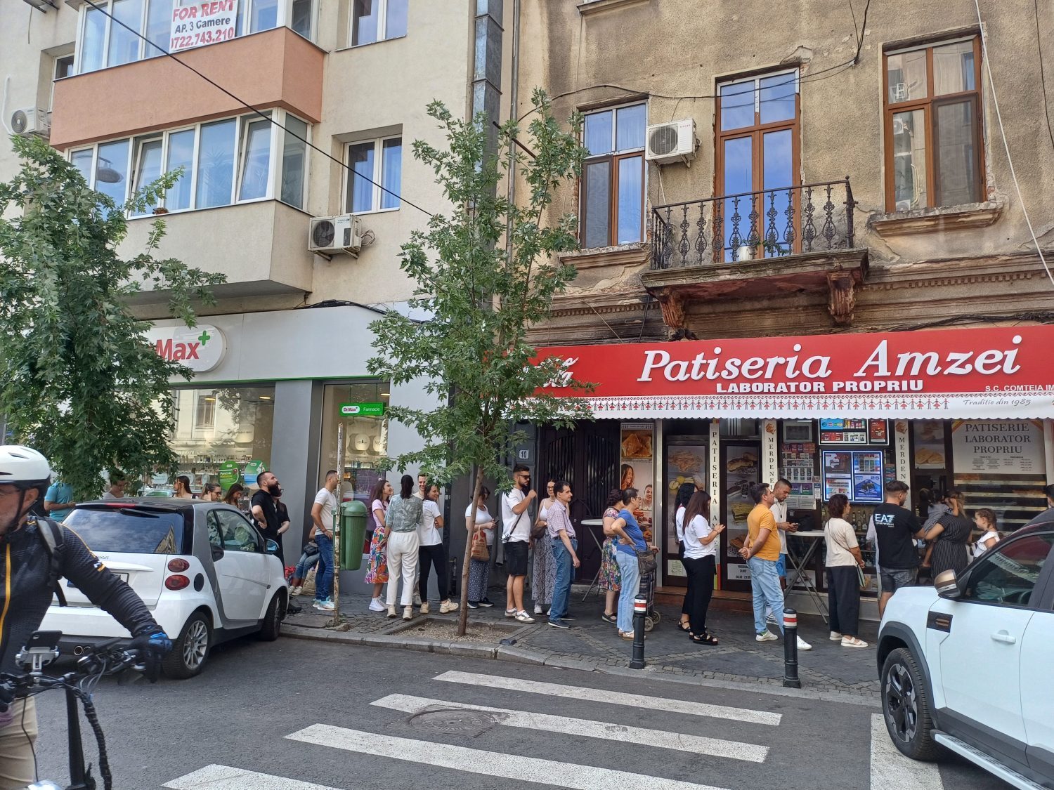 Dincolo de merdenea și croissant: cine folosește numele „Amzei”
