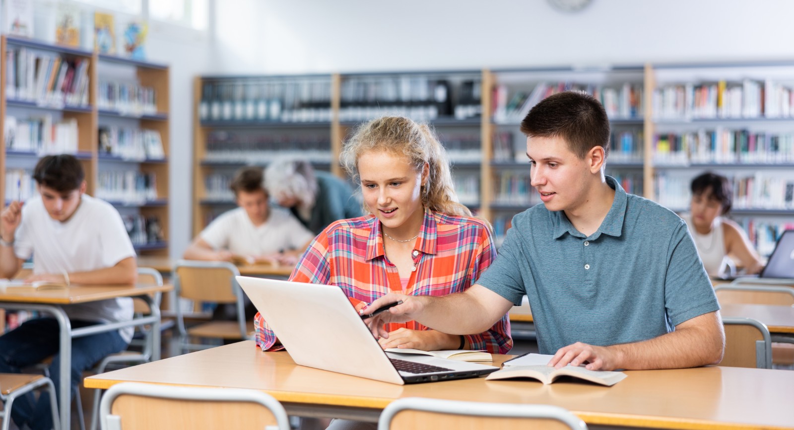 O companie IT prezentă în România investește peste 500.000 dolari în programe educaționale pentru tineri