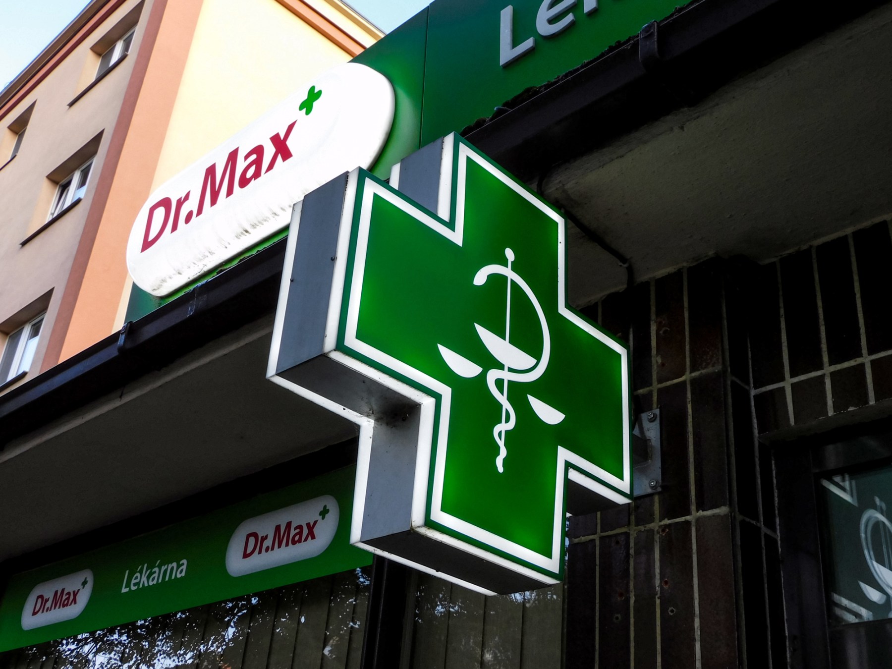 Achiziție pe piața medicamentelor: Dr.Max preia 18 farmacii Marcos Provit (Evofarm)