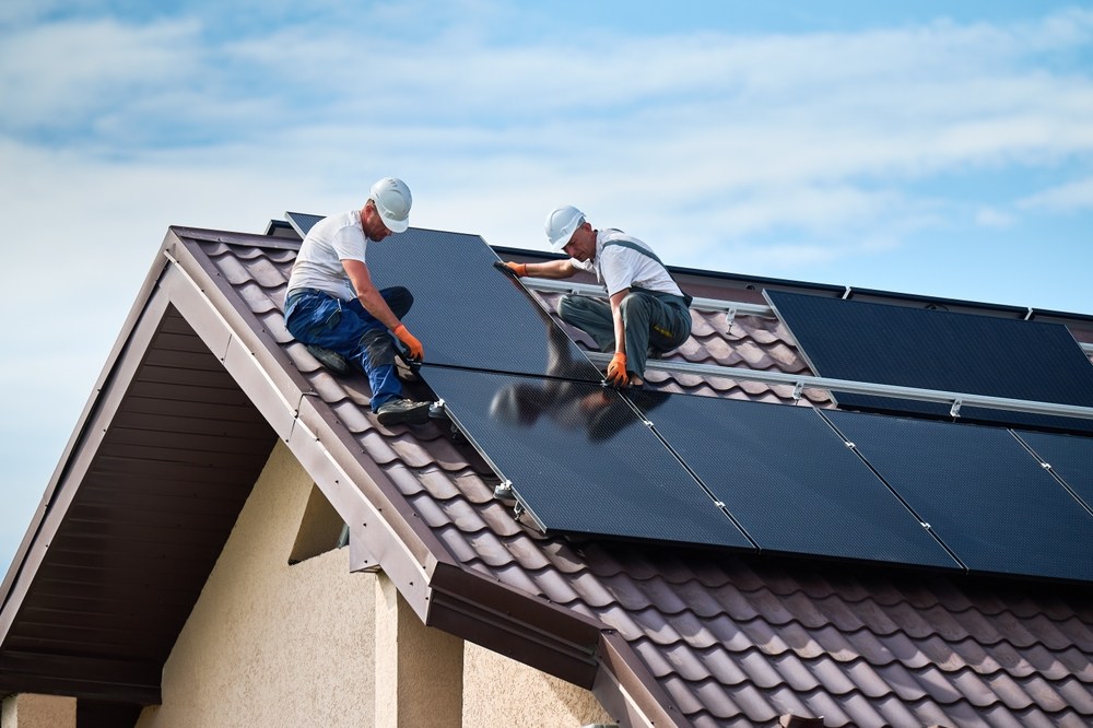 [P] Sisteme fotovoltaice complete pentru casă: diferența dintre sistem fotovoltaic on-grid și off-grid explicată pe înțelesul tuturor