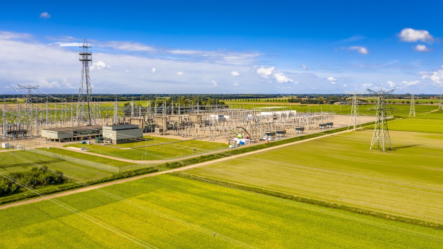 Premier Energy propune desființarea unei companii pentru a obține aprobarea preluării Distribuție Energie Oltenia, într-o tranzacție de 700 milioane EUR