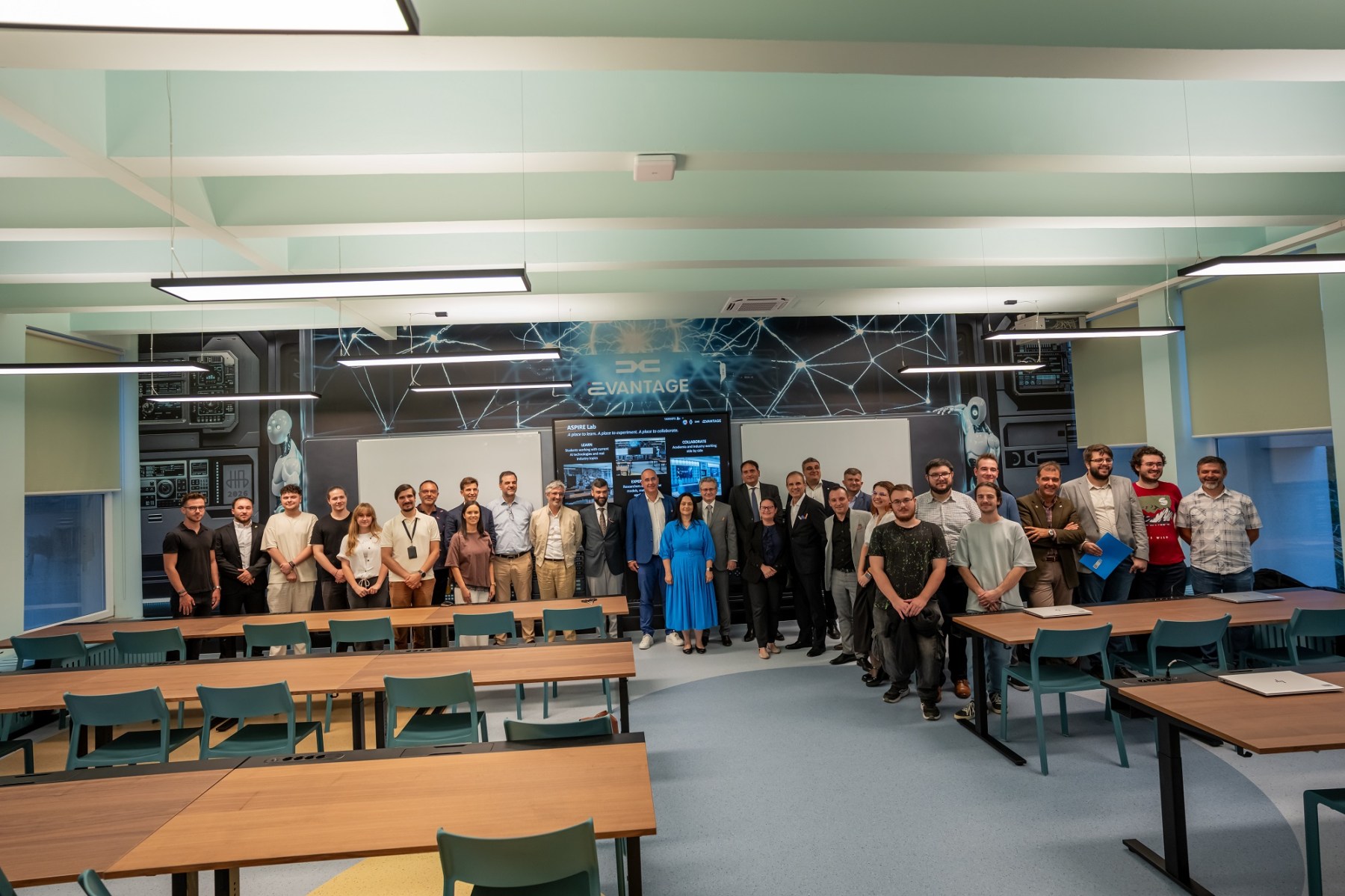 Politehnica din București inaugurează un laborator realizat cu sprijinul Renault și al unei firme de consultanță software
