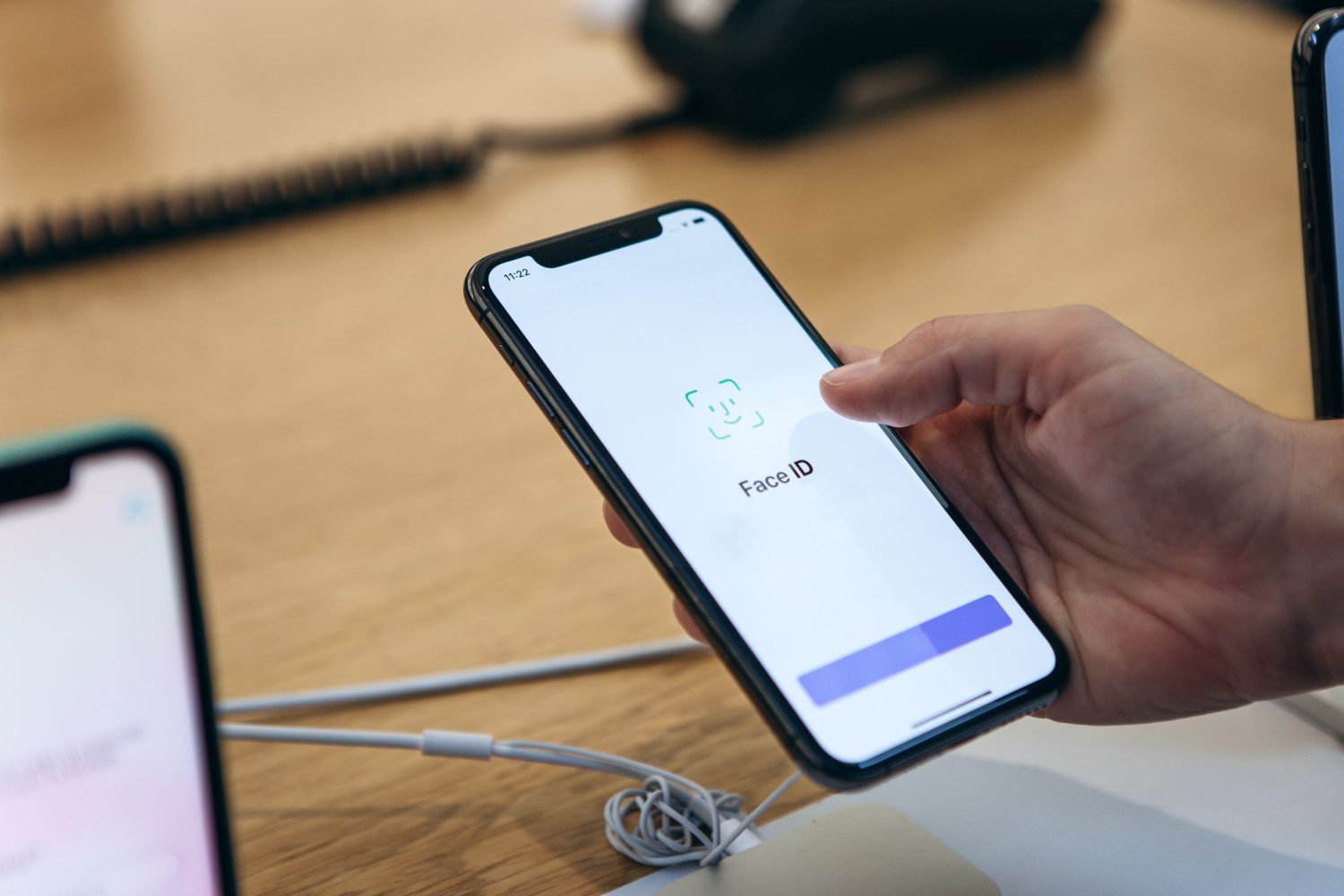 Buletinul și permisul, direct pe telefon: România pregătește RO Wallet. Când va putea fi folosit de români