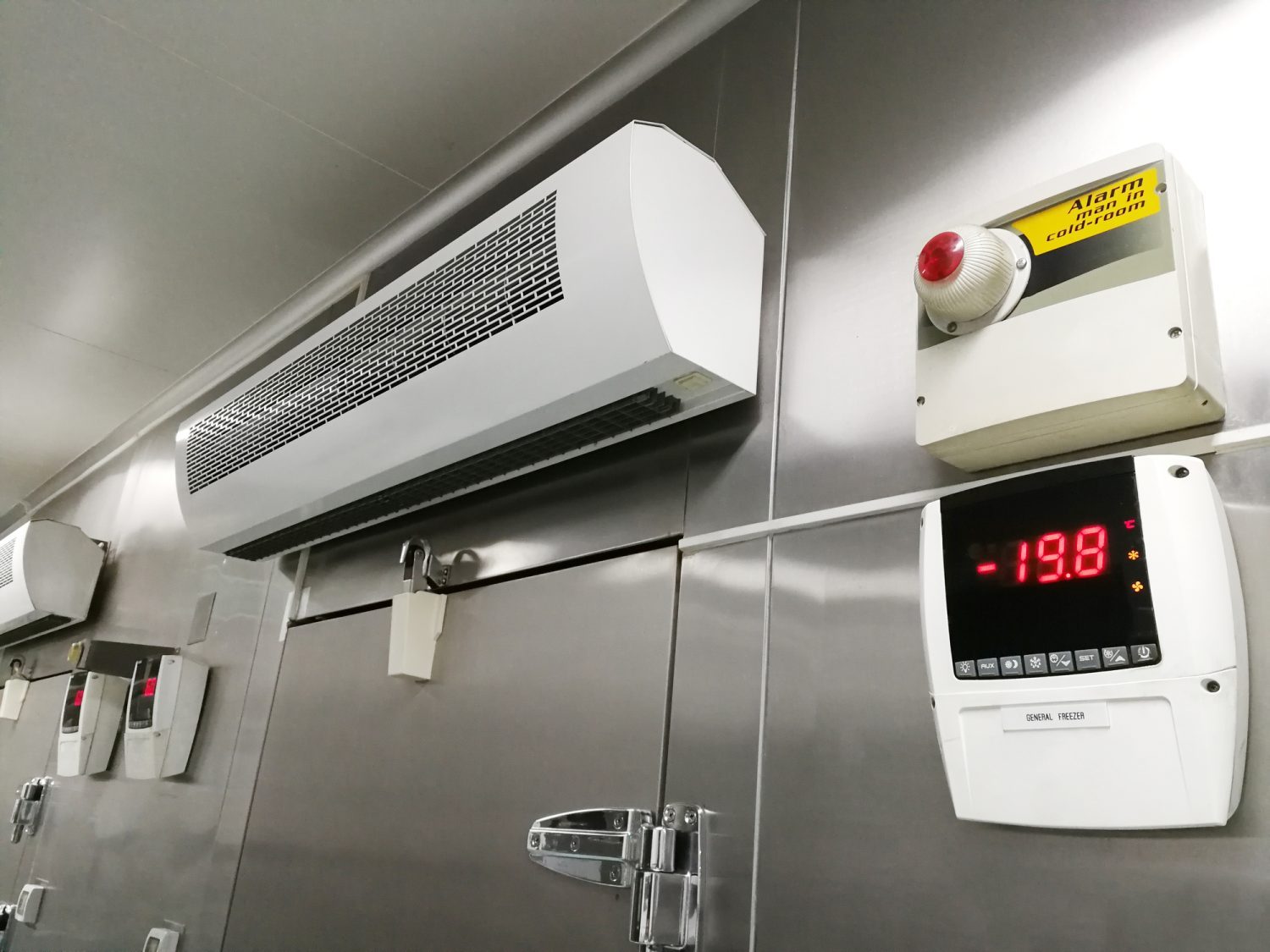Un grup francez cumpără 4 firme românești din domeniul sistemelor de refrigerare, cu afaceri de peste 35 milioane euro