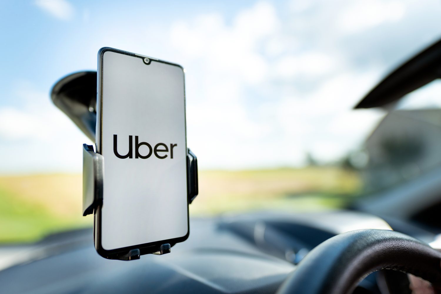Uber, întrebat dacă aduce robo-taxi în România: „Serviciul se va extinde treptat în Europa”
