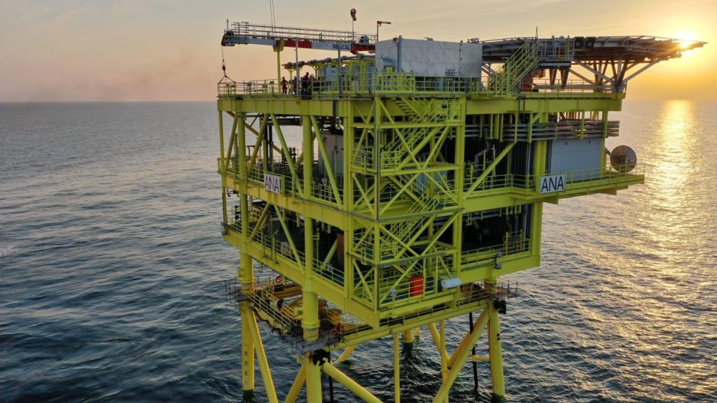Platforma offshore Ana, operată de Black Sea Oil & Gas în Marea Neagră, parte a proiectului Midia, dezvoltat prin investiții de peste 400 de milioane de dolari. Foto: BSOG.