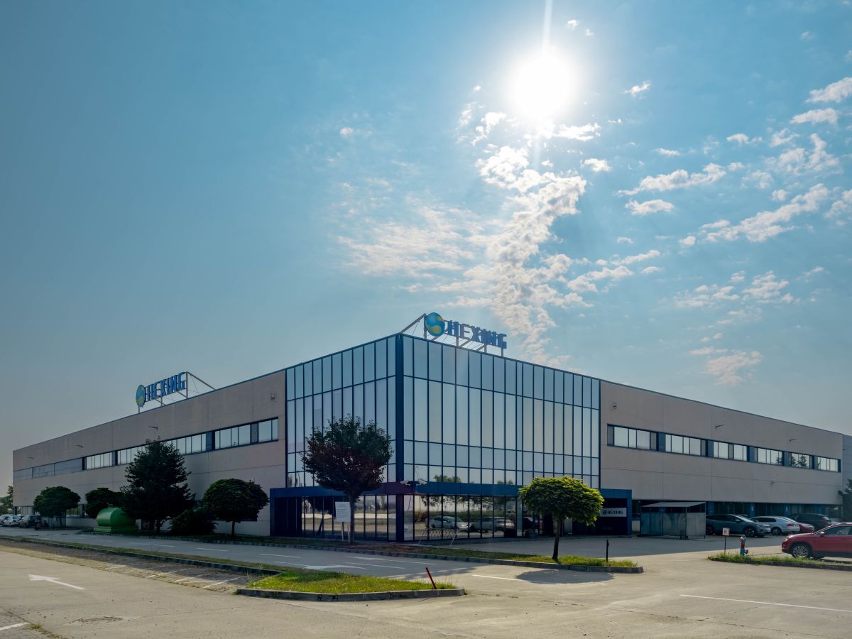 Chinezii de la Hexing deschid la Timișoara un centru regional de service pentru echipamente fotovoltaice și baterii de stocare a energiei