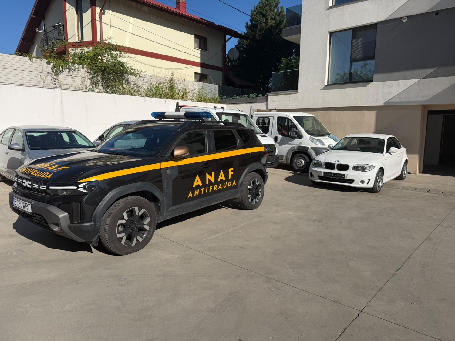 FOTO Antifrauda ANAF a demarat acțiunea ATOM: Controale la firmele care vând mașini second-hand. Ce verifică inspectorii